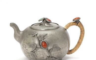 A Chinese pewter teapot adorned with semi-precious stones. Republic. H. 10 cm.