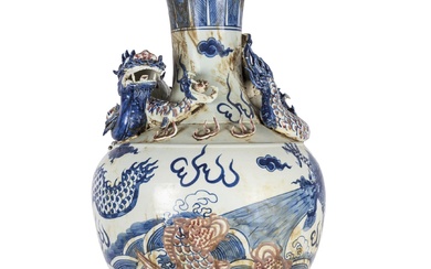 A Chinese porcelain vase 20th Century