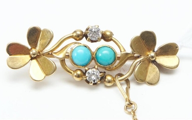 A DIAMOND AND TURQUOISE BROOCH IN 14CT GOLD, FEATURING CLOVER DESIGN, LENGTH 35MM, 4GMS