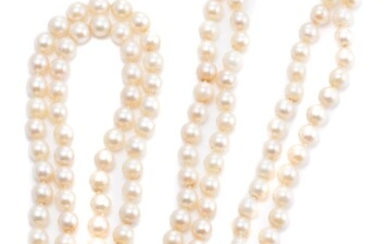 A DOUBLE STRAND CULTURED PEARL NECKLACE; 7-7.4mm near round pearls of good colour and lustre to 14ct gold box clasp with safety catc...