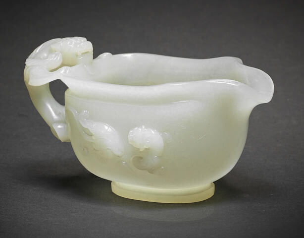 A FINE AND RARE WHITE JADE 'DRAGON AND YOUNG' POURING VESSEL, YI