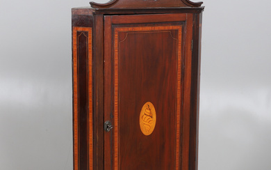 A GEORGE III STYLE MAHOGANY SATINWOOD CROSSBANDED WALL HANGING CORNER CABINET, 19TH CENTURY.