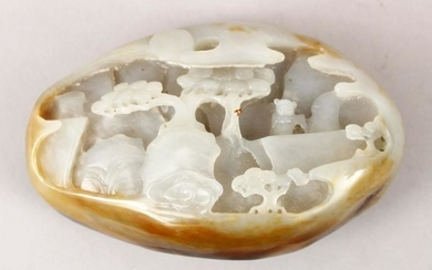 A GOOD 18TH / 19TH CENTURY CHINESE CARVED JADE PEBBLE