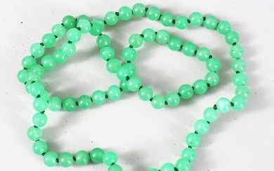 A GOOD SET OF CHINESE JADE / HARD STONE BEAD NECKLACE
