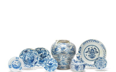 A GROUP OF EIGHT BLUE AND WHITE WARES Late Ming...