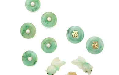 A GROUP OF GOLD, JADE AND CULTURED PEARL OBJECTS