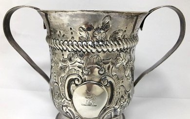 A George III silver two handle porringer, London 1770, 5.8 o...