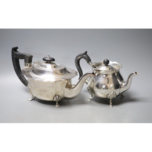 A George V silver teapot by Mappin & Webb, London, 1917 and ...