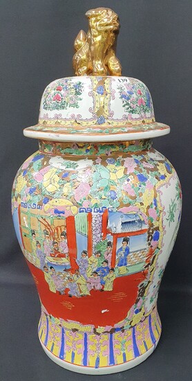 A LARGE CHINESE FAMILLE ROSE URN VASE
