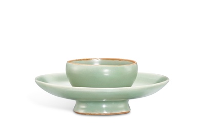 A Longquan celadon cupstand, Southern Song dynasty 南宋 龍泉青釉盞托