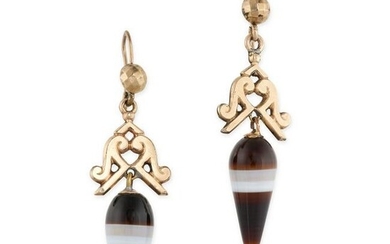 A PAIR OF ANTIQUE BANDED AGATE EARRINGS each set with a