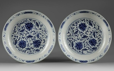 A PAIR OF CHINESE BLUE AND WHITE 'LOTUS' DISHES, CHINA