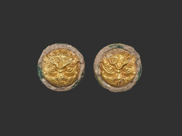 A PAIR OF GOLD REPOUSSE ORNAMENTS, WARRING STATES