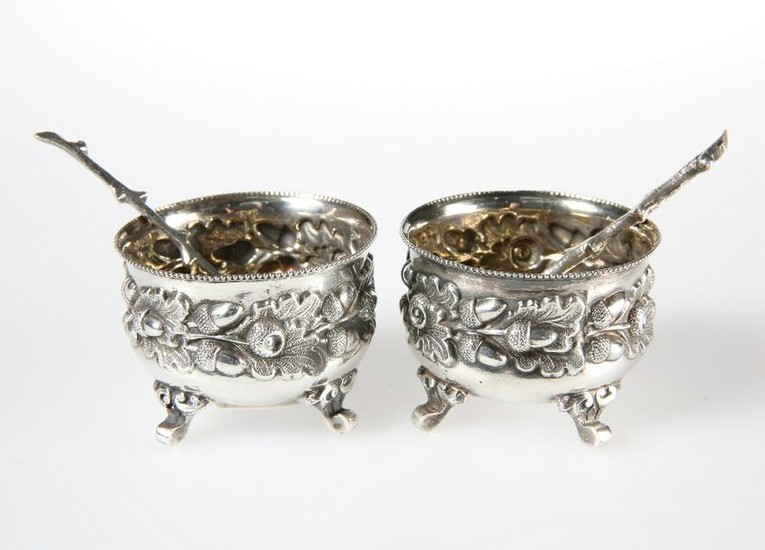 A PAIR OF VICTORIAN SILVER SALTS,Â MAPPIN &