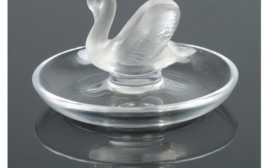 A Rene Lalique pin dish featuring central frosted Swan figur...