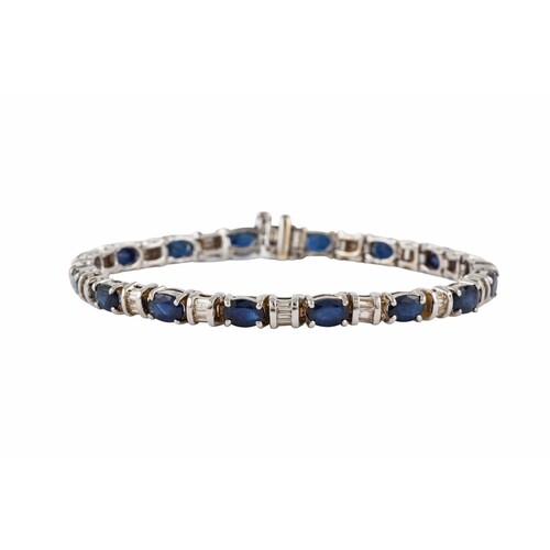 A SAPPHIRE AND DIAMOND BRACELET, the oval sapphires interspe...