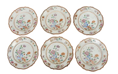 A SET OF SIX QUIANLONG CHINESE FAMILLE ROSE PORCELAIN PLATES, CIRCA 1760