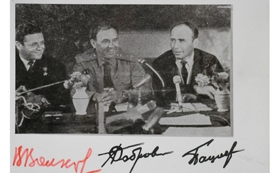 A SIGNED PHOTOGRAPH OF SOVIET COSMONAUTS