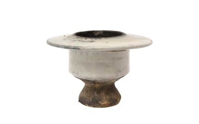 A SMALL CHINESE CIZHOU GREY-GLAZED LAMP BASE 北宋或金 磁州窰灰釉燭台