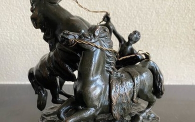 A bronze sculpture with a horse driver and his 2 horses - Bronze (patinated) - Early 20th century