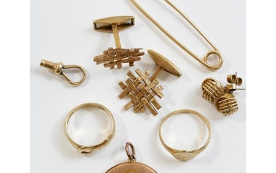 A collection of 9 carat gold and yellow metal items stamped ...