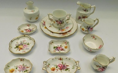 A collection of Royal Crown Derby posie china items to...
