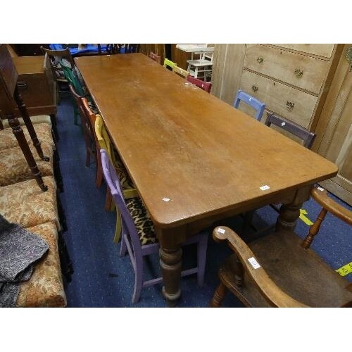 A large vintage pine Kitchen Table, with turned supports, 12...