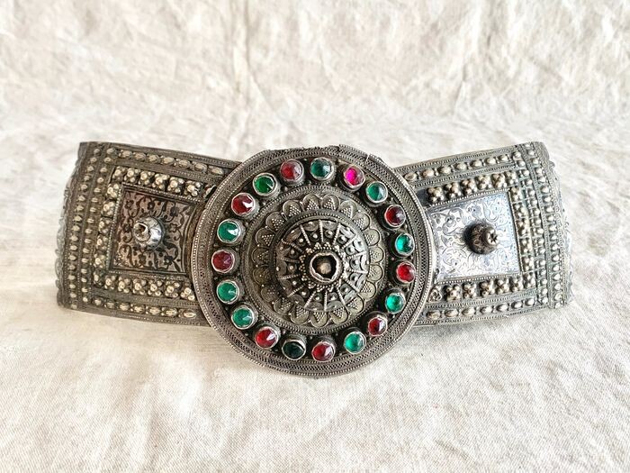 A museum quality belt buckle - silver and niello - Sterling silver 925 - Middle eastern artist - Museum quality belt buckle - Middle East - Caucasus - Late 19th century