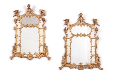 A pair of giltwood and carved mirrors, Chippendale style, late 19th century | Paire de miroirs à parecloses en bois doré et sculpté de style Chippendale, fin du XIXeme siècle