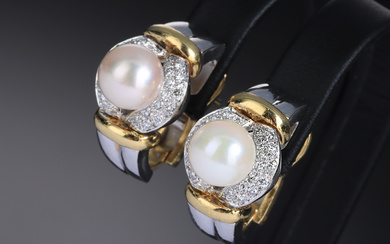 A pair of retro cultured pearl and brilliant cut earrings of 18 kt. gold and white gold, a total of 0.52 ct. (2)