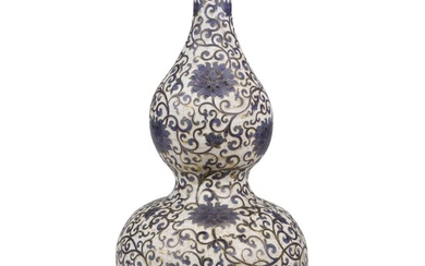 A rare large cloisonné enamel double-gourd shaped vase, Qing Dynasty, late 18th century | 清十八世紀末 掐絲琺瑯纏枝蓮紋葫蘆瓶, A rare large cloisonné enamel double-gourd shaped vase, Qing Dynasty, late 18th century | 清十八世紀末 掐絲琺瑯纏枝蓮紋葫蘆瓶