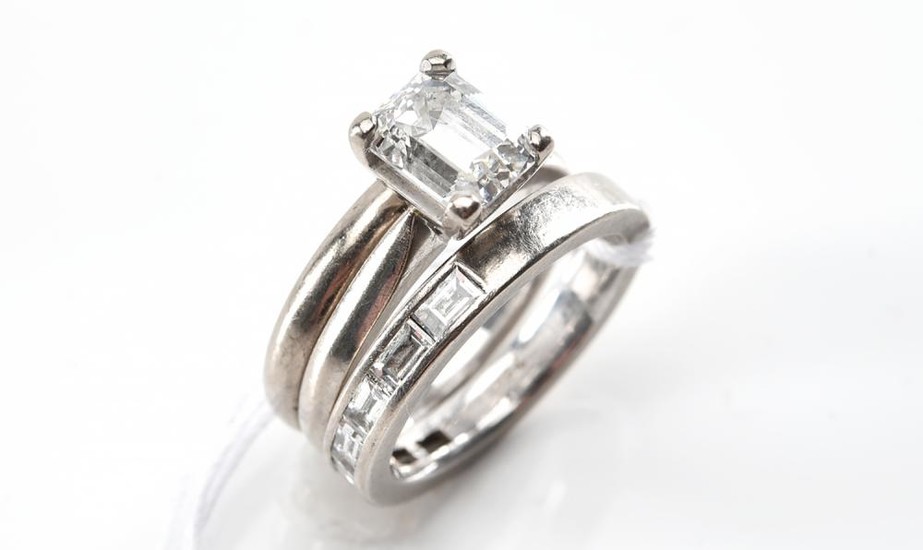 AN EMERALD CUT DIAMOND RING OF 1.54CTS WITH A FITTED WEDDER AND DIAMOND SET BAND ALL IN 18CT WHITE GOLD, ACCOMPANIED BY A COPY OF GI...