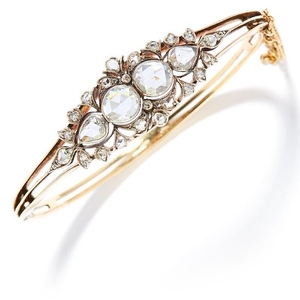 ANTIQUE DIAMOND BANGLE in yellow gold, set with rose