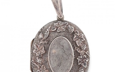 ANTIQUE SILVER LOCKET in foliate design, opening to