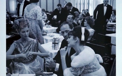 Audrey Hepburn et Mel Ferrer Tirage sur papier argentique, format 49x50 cm, signé a l'encre...