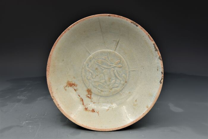 Bowl, Tea bowl (1) - Celadon, Shadow Celadon - Porcelain - Fish - 影青釉印雙魚碗 (Lot.216) - China - Northern Song (960-1127)