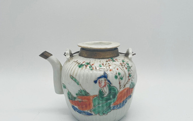 CHINESE TEAPOT, WRITER AND PEACHES, FAMILLE ROSE PORCELAIN, 19TH CENTURY, CHINA.
