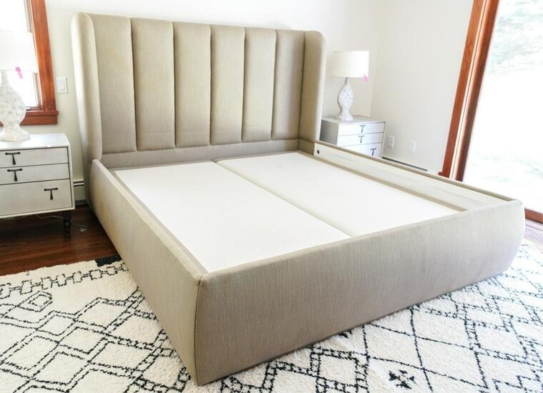 CONTEMPORARY KING SIZE BED BY RCI