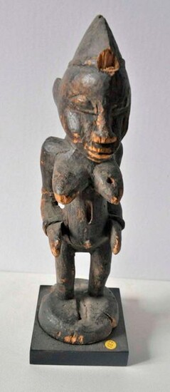 Carved wooden statuette of a standing woman. SENOUFO. Ht. 21cm