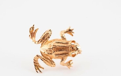 Chased yellow gold frog brooch (585).