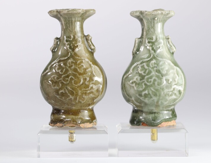 Chine paire de vases de formes gourdes céladons d'époques Ming