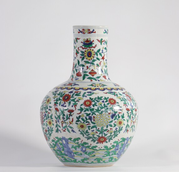 Chine vase bouteille Doucai marque de Qianlong