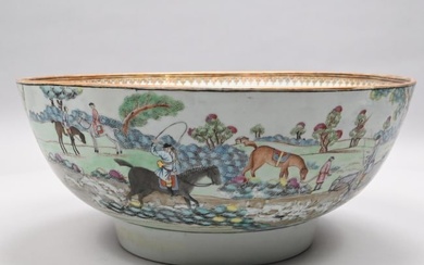 Chinese Export Porcelain 'Fox Hunting' Bowl