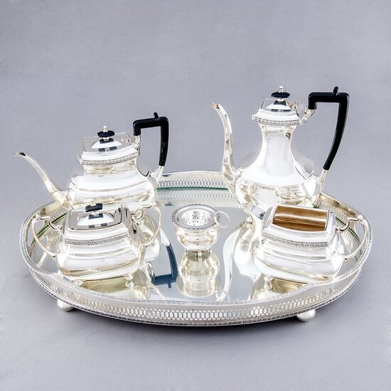 Coffee and tea service - Silver, Law 916 - Spain - Mid 20th century