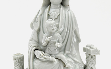 Dame de cour en porcelaine DEHUA, XXème siècle, manque un petit éclat