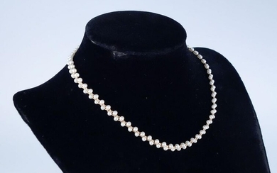 Detailed Drue Sanders 14k Gold Grapevine Pearl Necklace
