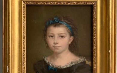 ECOLE FRANCAISE circa 1900 Portrait de jeune fille au ruban bleu Pastel marouflé sur toile...