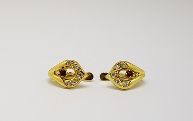 Earrings - 18 kt. Yellow gold - 0.25 tw. Diamond (Natural) - Ruby