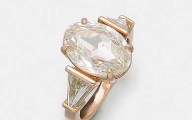 Elegant diamond solitaire ring