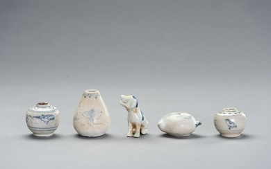 FIVE BLUE AND WHITE PORCELAIN 'SHIPWRECK' WARES